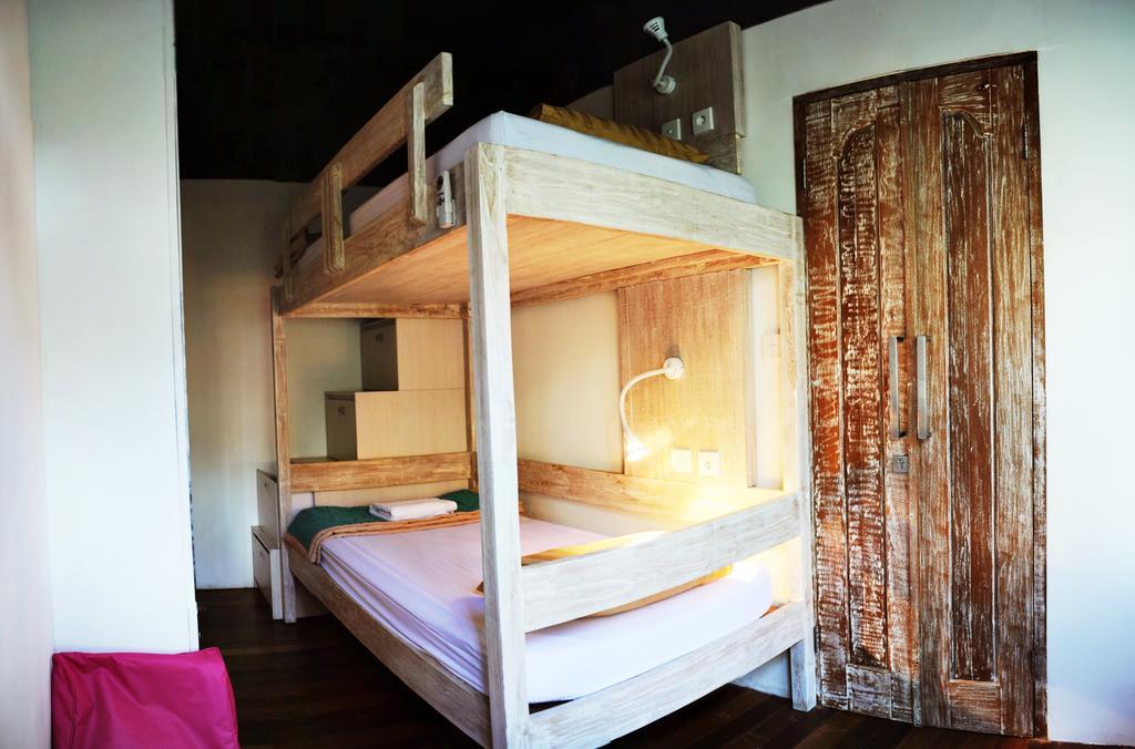 Nau Here Hostel Kuta Lombok Buitenkant foto