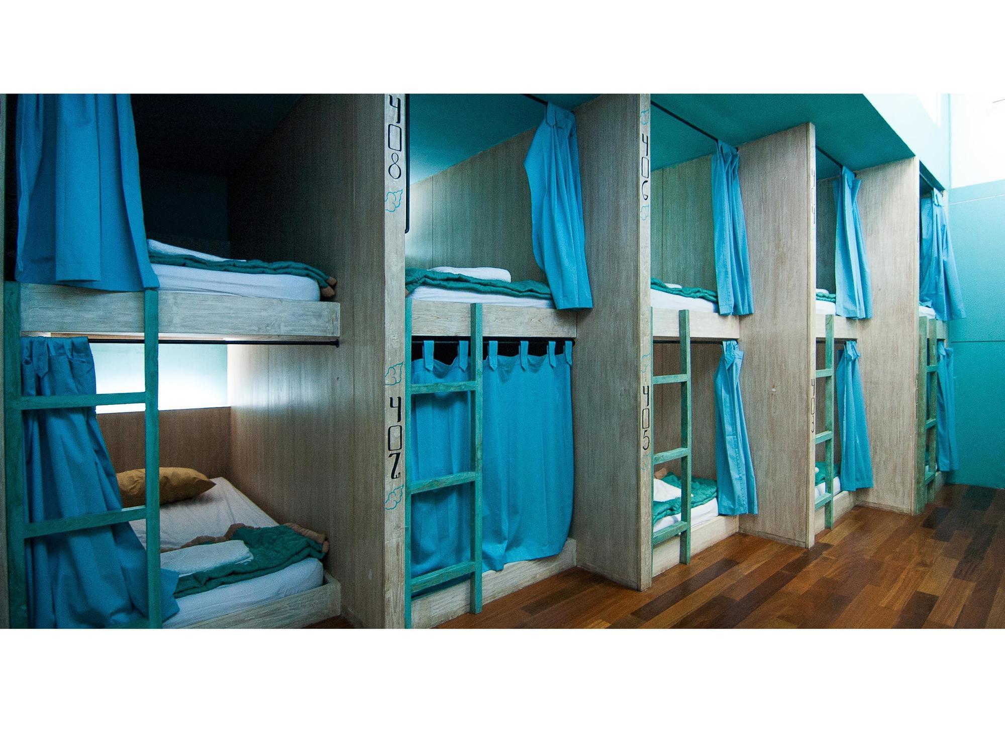 Nau Here Hostel Kuta Lombok Buitenkant foto