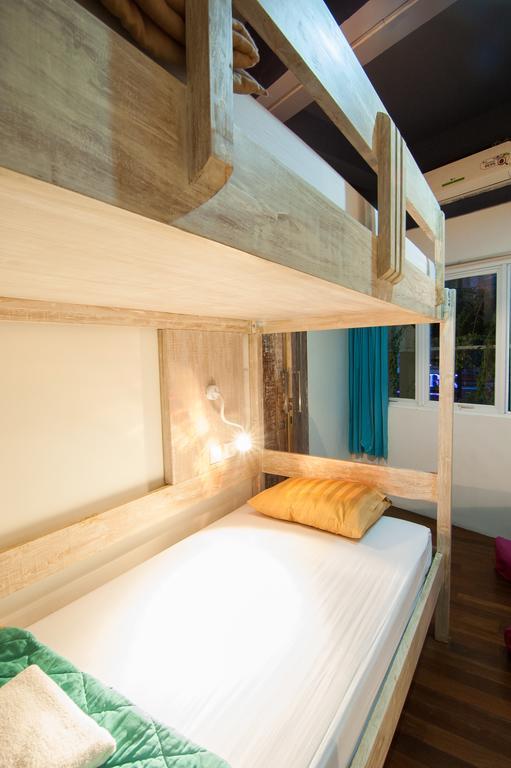 Nau Here Hostel Kuta Lombok Buitenkant foto