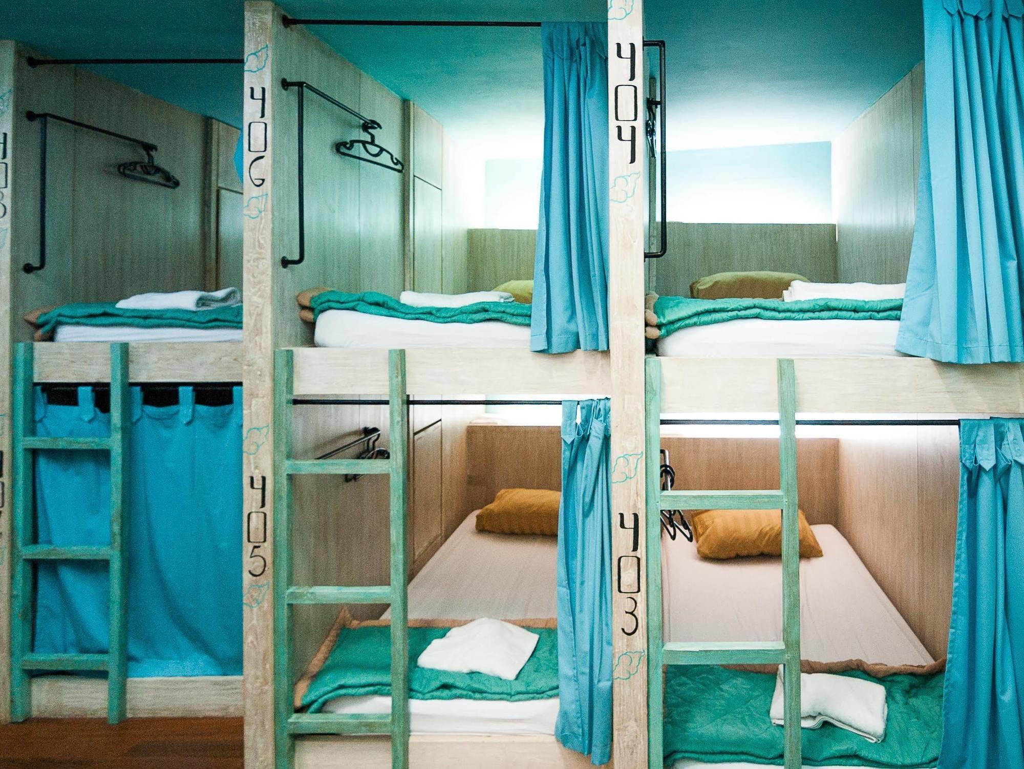 Nau Here Hostel Kuta Lombok Buitenkant foto