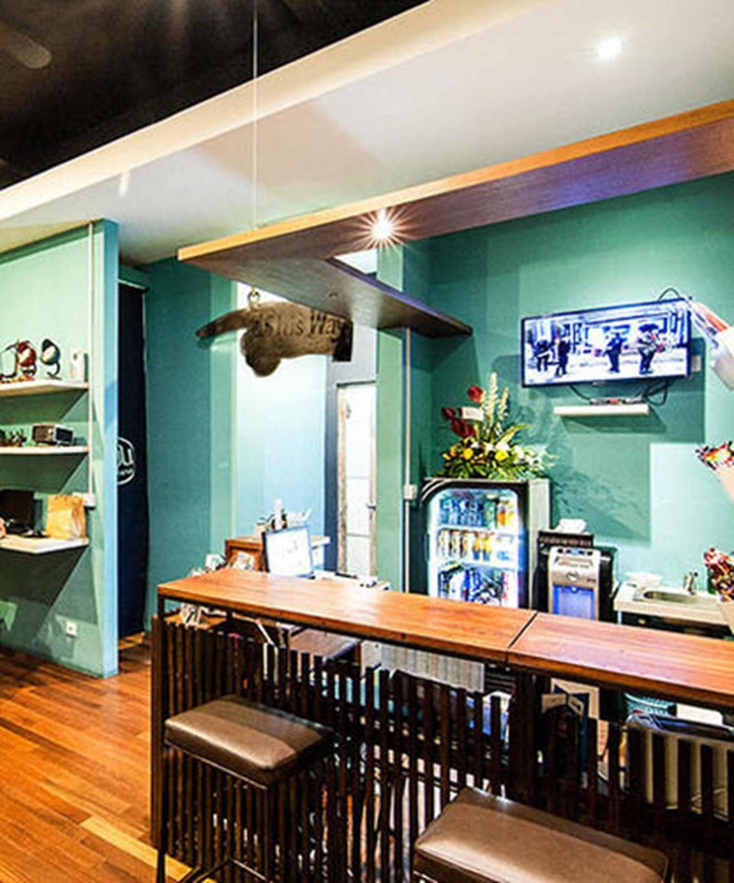 Nau Here Hostel Kuta Lombok Buitenkant foto
