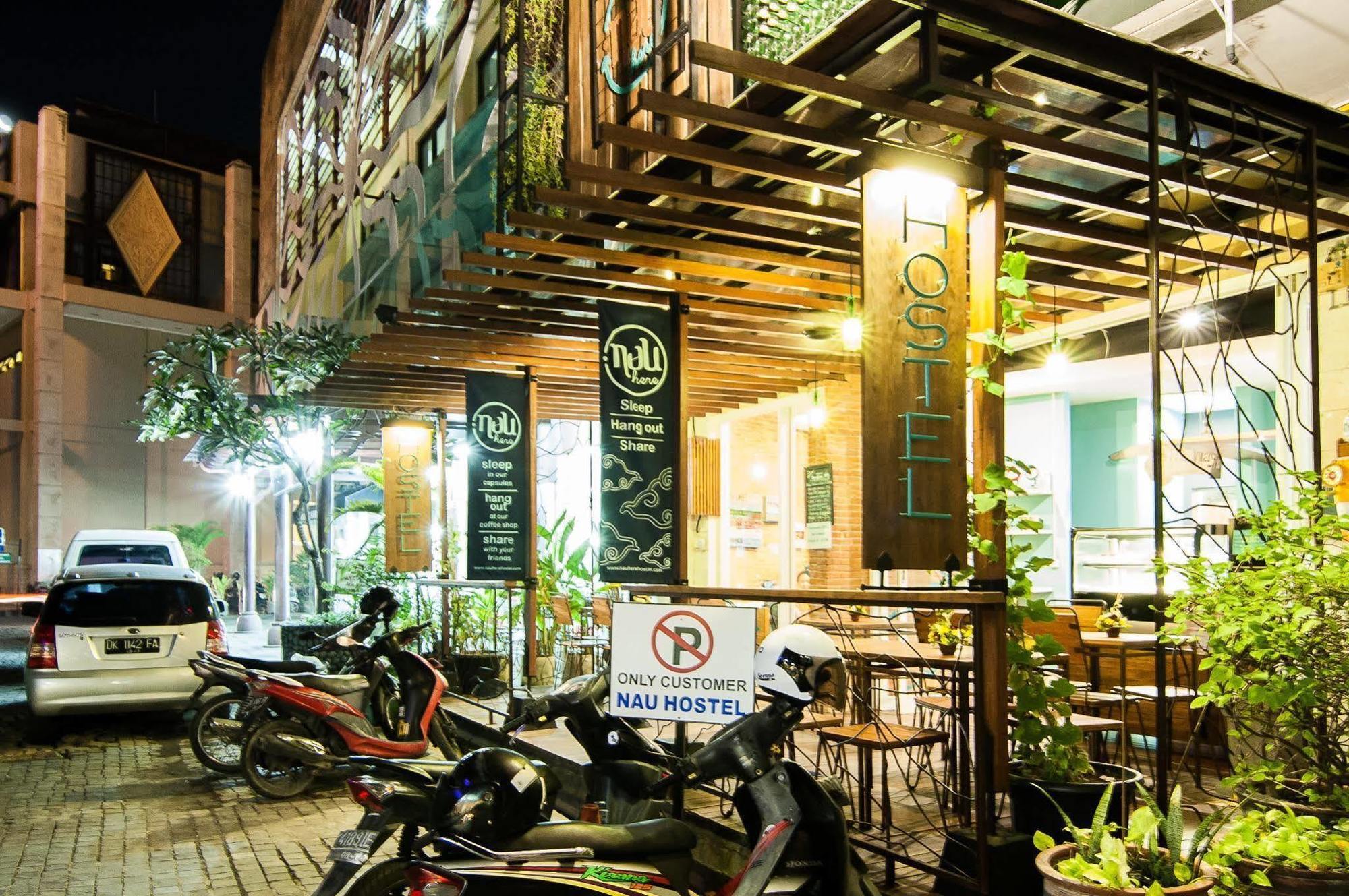 Nau Here Hostel Kuta Lombok Buitenkant foto