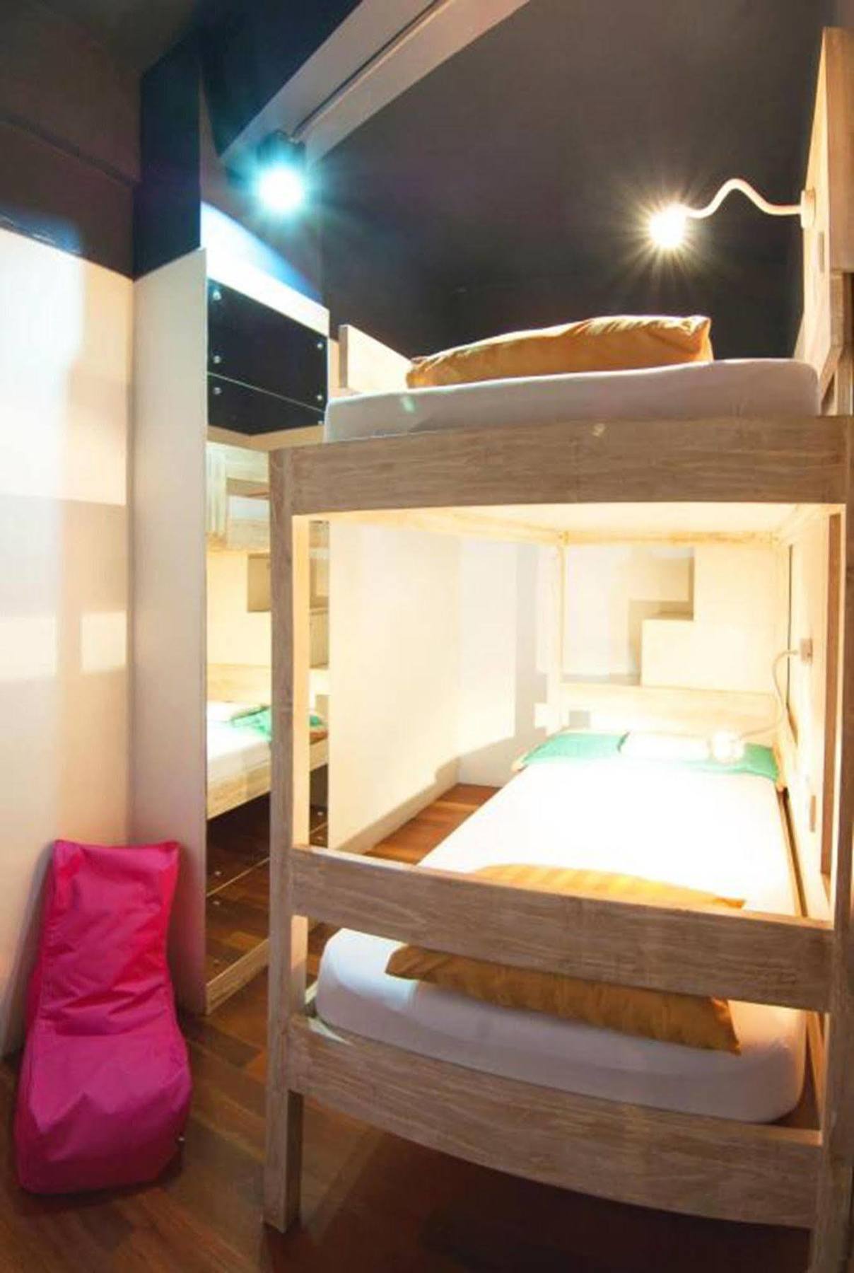 Nau Here Hostel Kuta Lombok Buitenkant foto