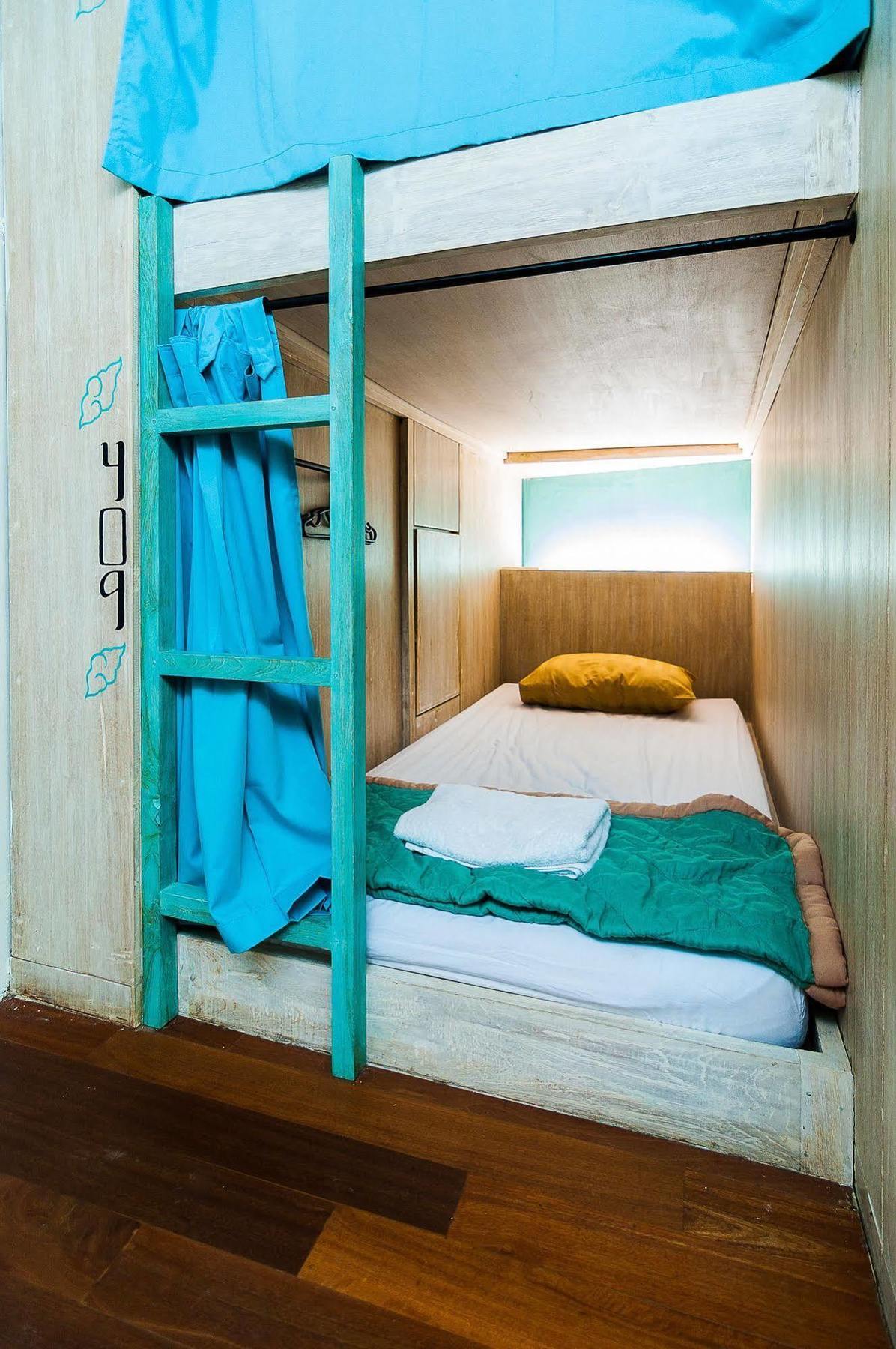 Nau Here Hostel Kuta Lombok Buitenkant foto