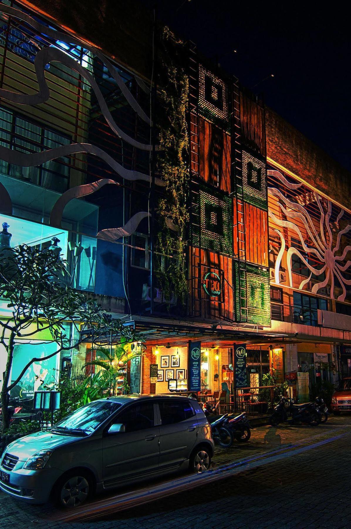 Nau Here Hostel Kuta Lombok Buitenkant foto