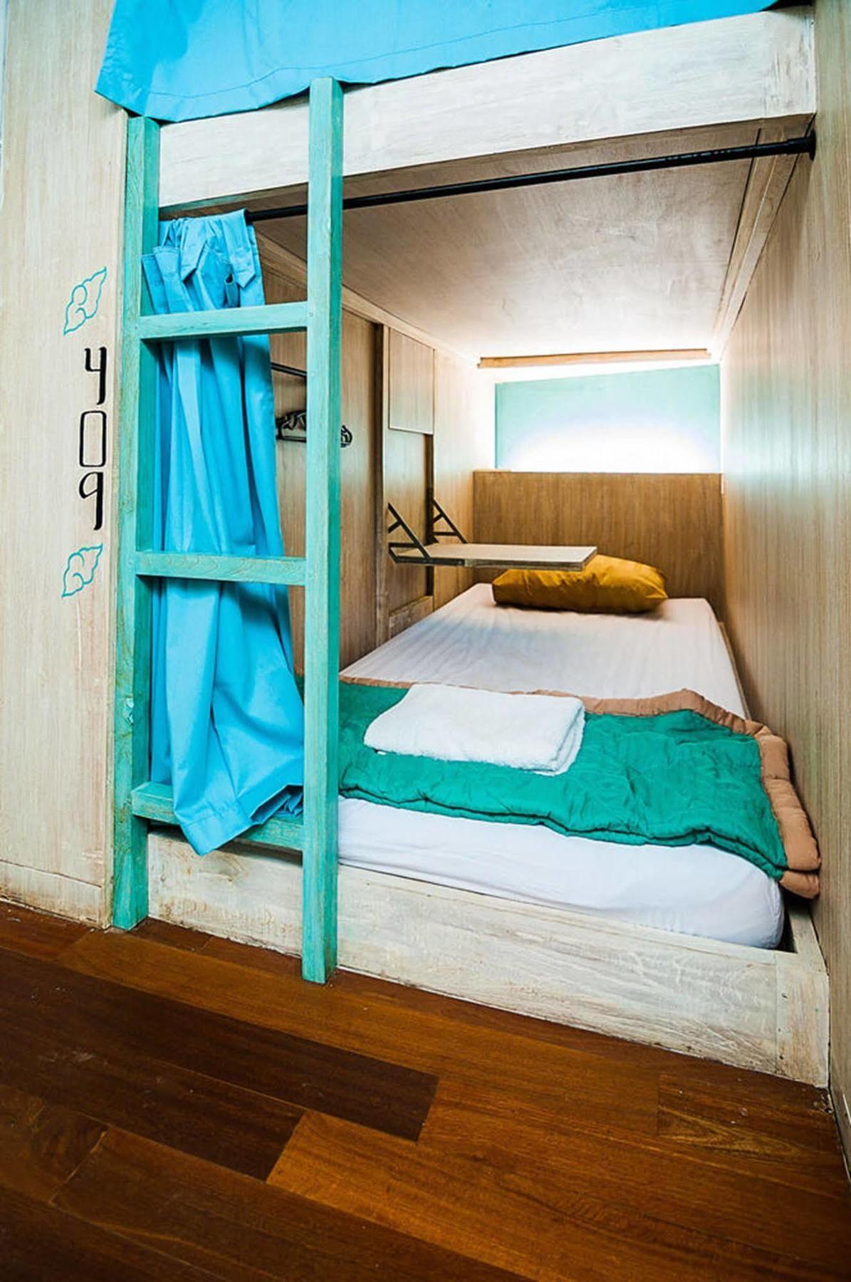 Nau Here Hostel Kuta Lombok Buitenkant foto